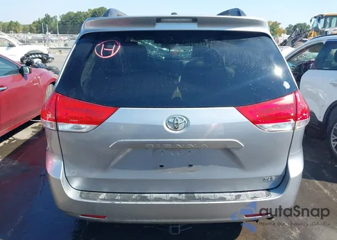 2011 Toyota Sienna Xle V6 z USA, uszkodzony, nr VIN 5TDYK3DC1BS164179